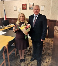 Вручение знака "За отличие" М.Омелиной Вручение знака "За отличие" М.Омелиной